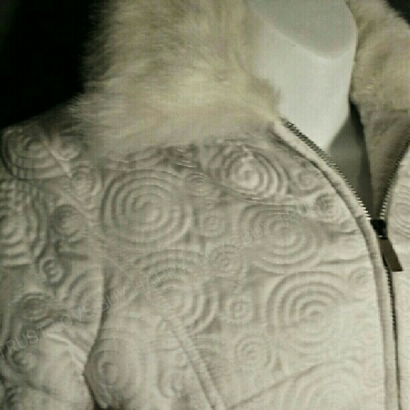 bebe Jackets & Blazers - EUC Delicious white bebe genuine fur trim jacket S