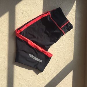 Under Armour Cropped Leggings