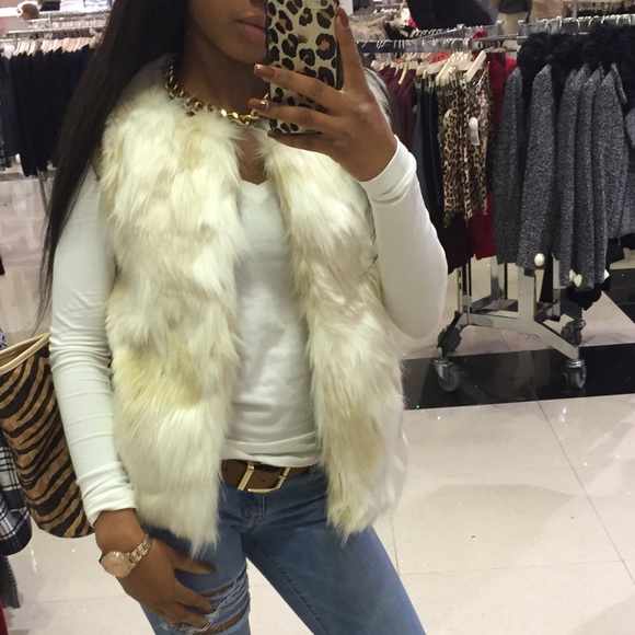 Faux Fur Vest - Picture 1 of 2