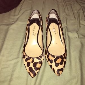Kitty heel shoe