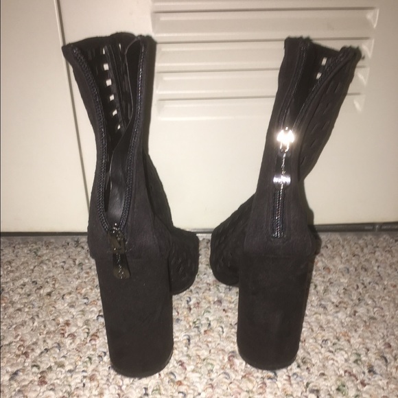 Cut out chunky heels - Picture 3 of 3