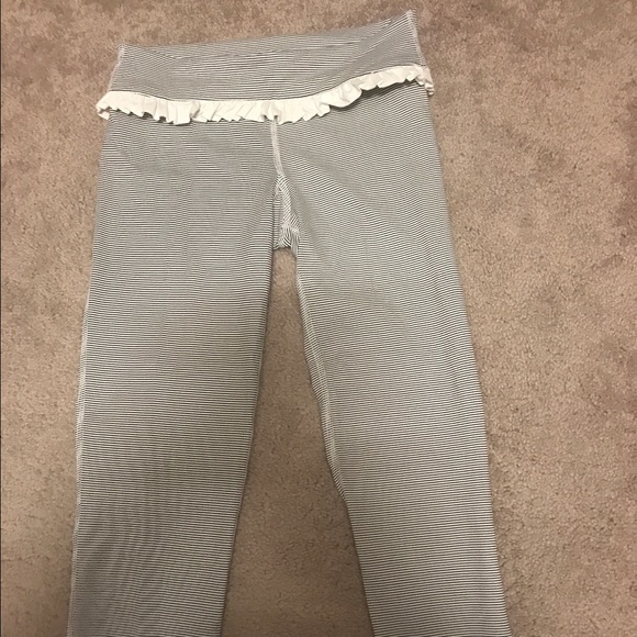 Albion Fit ruffle capris