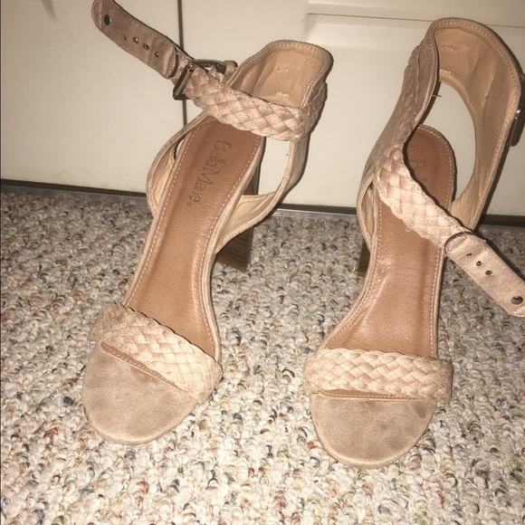 Strappy heels - Picture 2 of 3