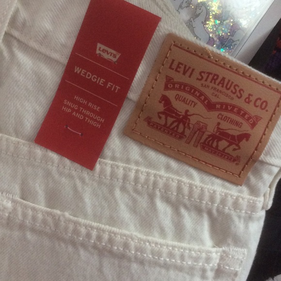 Levi's Wedgie Fit Cut Off High Rise Denim Shorts - Picture 4 of 4