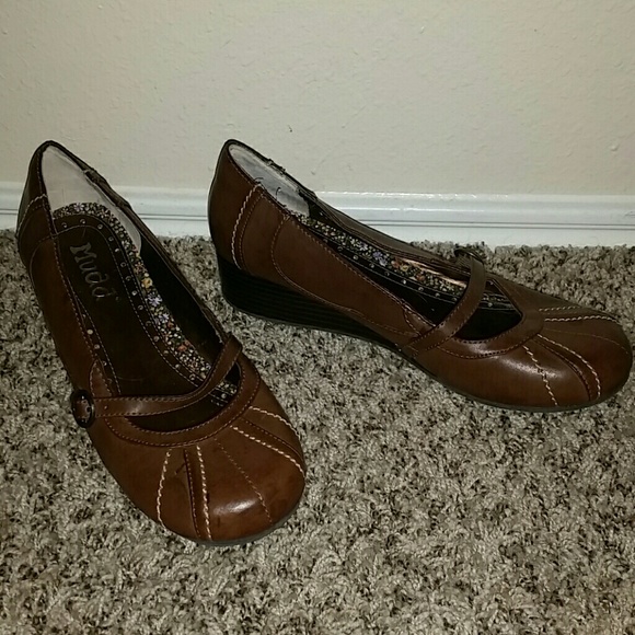 Mudd wedge shoes size 9
