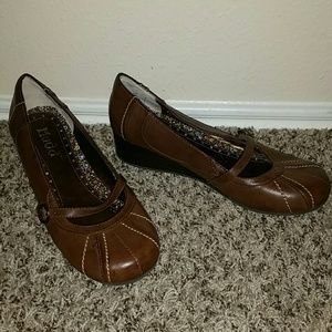 Mudd wedge shoes size 9