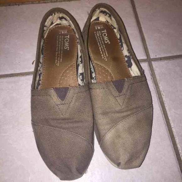 Gray Toms