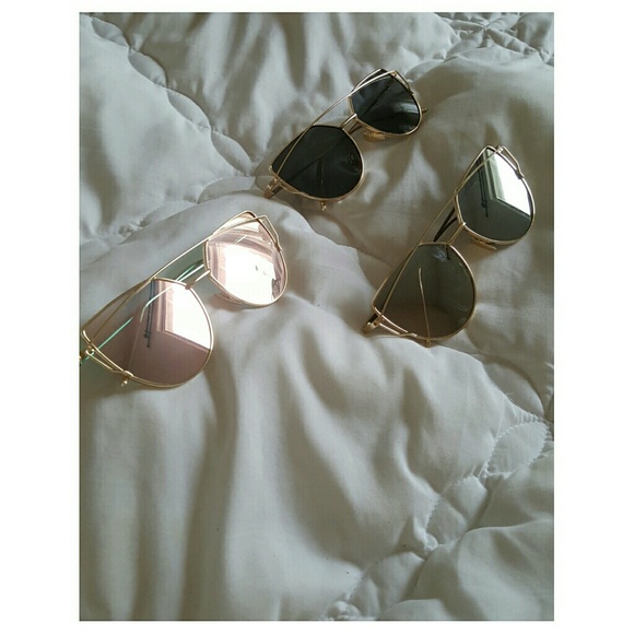 SALE LAST CHANCE TO PURCHASE ! Cat Eye Sunnies - Picture 3 of 5