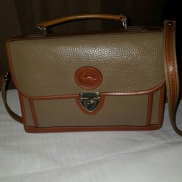 Dooney & Bourke Handbags - Dooney & Bourke leather purse
