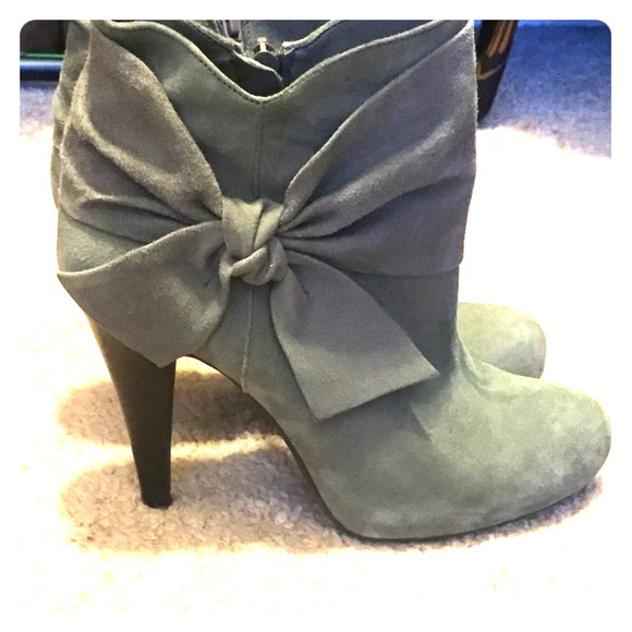 Gray suede ankle boots with bow 🎀