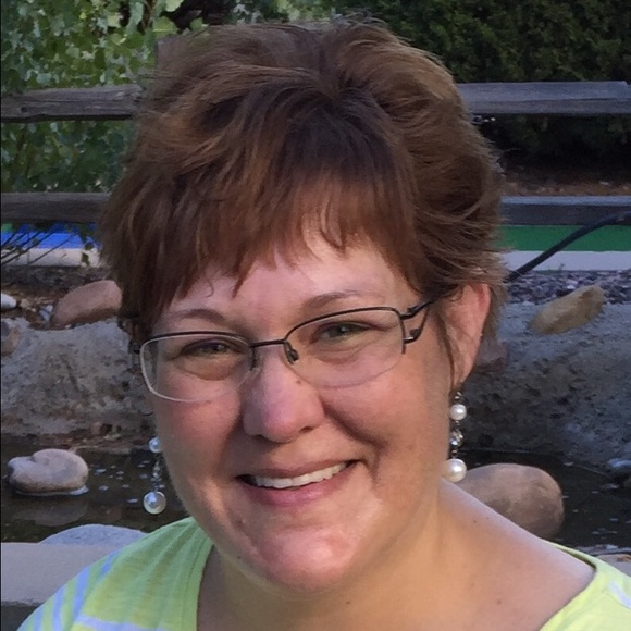 Meet your Posh Ambassador, Lisakate - Picture 2 of 4