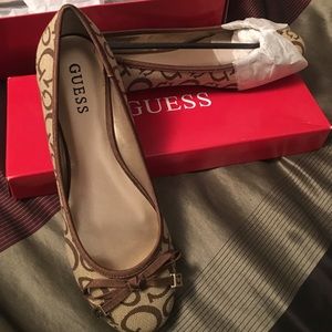 Guess flats