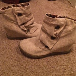 Blowfish hemp shoes with hidden wedge