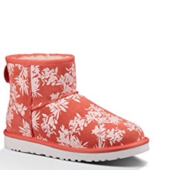UGG Authentic floral boots Sz 6 new