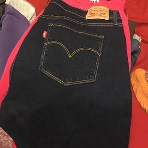 Levi skinny jeans dark wash!!