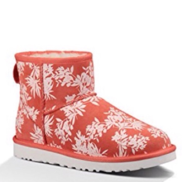 UGG Authentic floral boots Sz 7 new