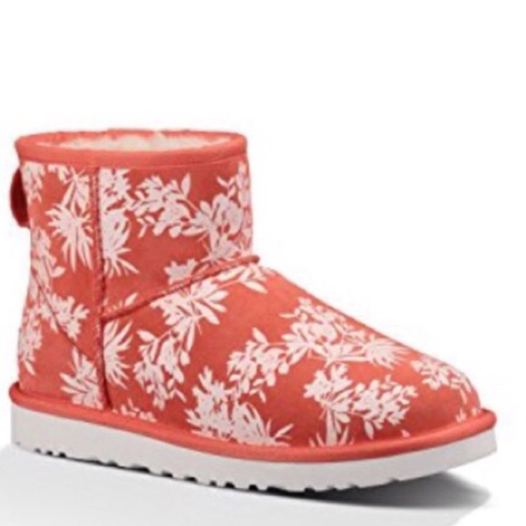 UGG Authentic floral boots Sz 5 new