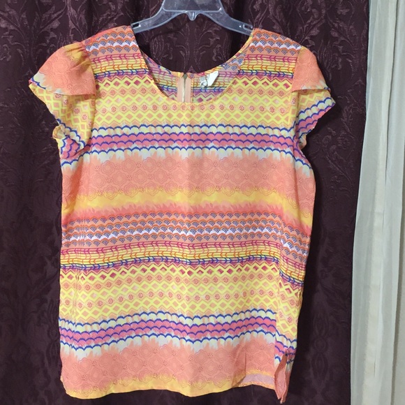 Very cute blouse with beautiful colors