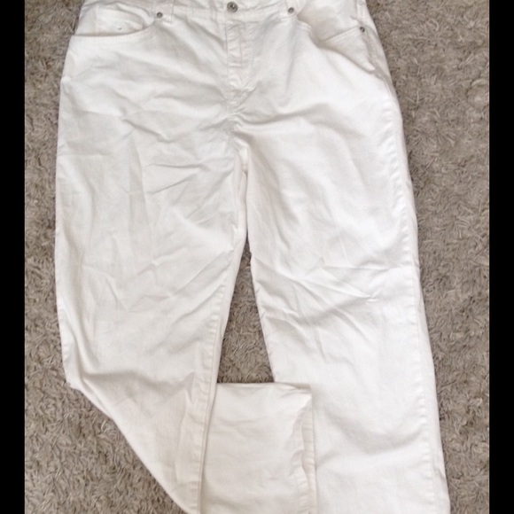 White denim jeans,
