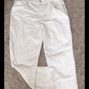 White denim jeans,