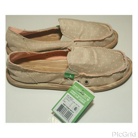 Sanuk Shoes - 💥FLASH 1 HOUR SALE💥 Sz 6 Sanuk Hot Dotty