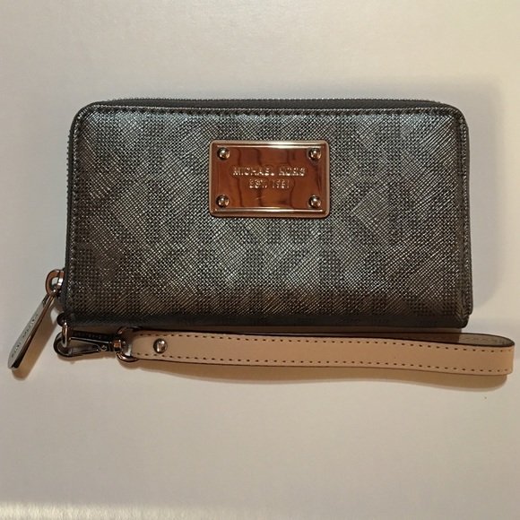Michael Kors wristlet