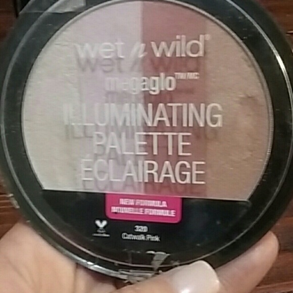 Bundle of makeup - Picture 3 of 4