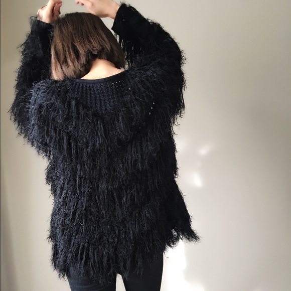 Black tier faux fur cardigan. W coat hooks closure - Picture 3 of 4