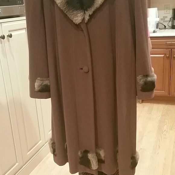 Wool coat - Picture 2 of 5