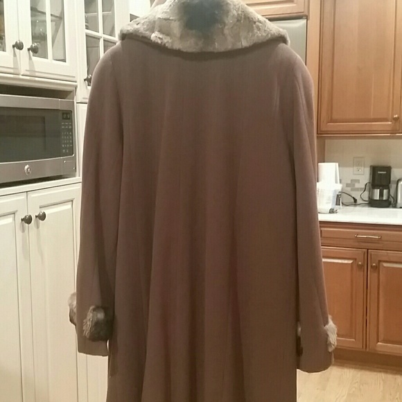 Wool coat - Picture 3 of 5