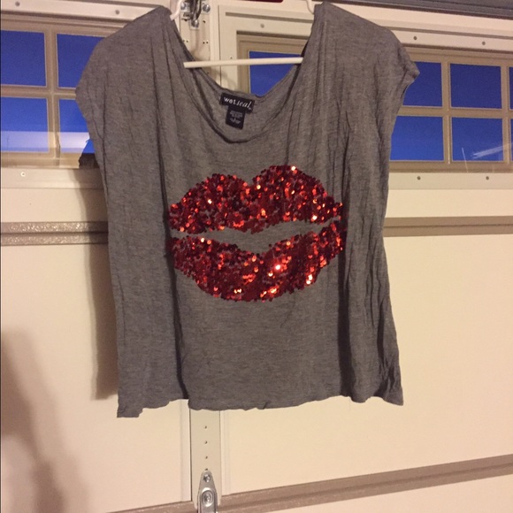 Super cute top with red sequin lips!