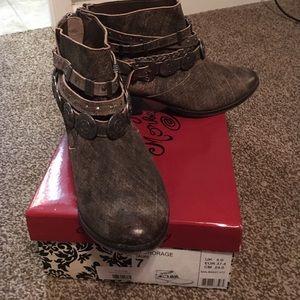 Naughty monkey boots