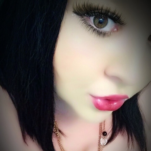 Meet your Posher, Courtney - Picture 2 of 4