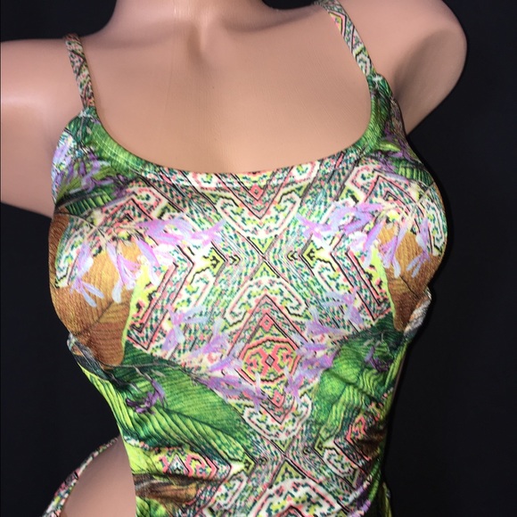 NWT Victoria's Secret One Piece Large - Picture 4 of 5