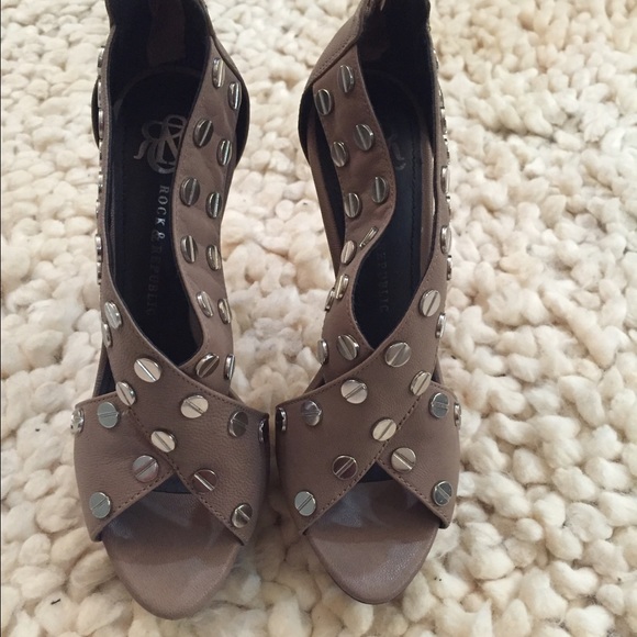 Rock Republic studded heels taupe size 7