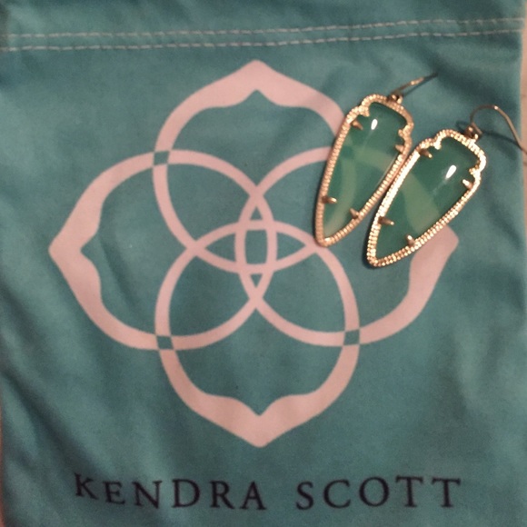 Kendra Scott earrings!!