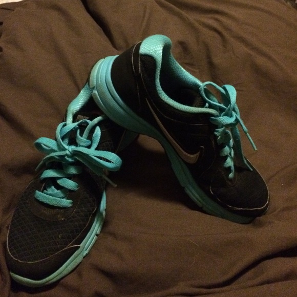 Size 7.5 but fits size 8 and size 7 too nikes. - Picture 1 of 4
