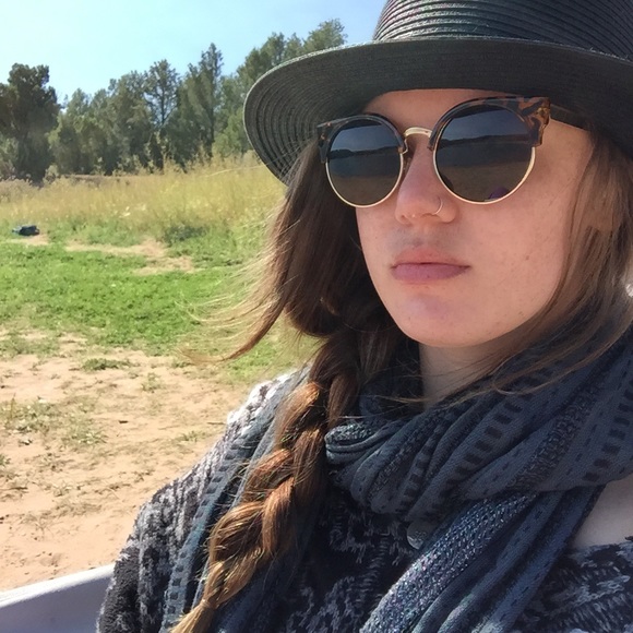 Meet your Posher, Lorin