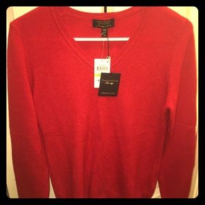 NWT cashmere sweater, great for the holidays!
