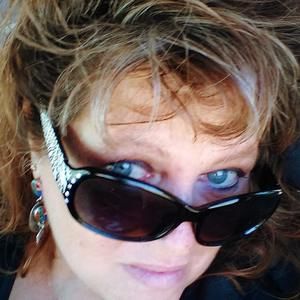 Meet your Posher, Leslie