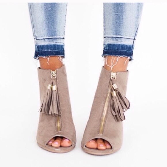 ❣️6.5 or 9❣️Peep Taupe Open Toe Tassel Cage Bootie - Picture 2 of 4