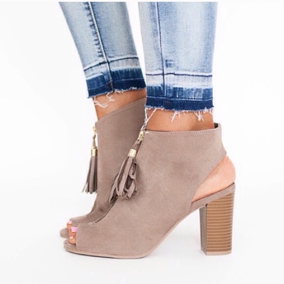 ❣️6.5 or 9❣️Peep Taupe Open Toe Tassel Cage Bootie - Picture 3 of 4