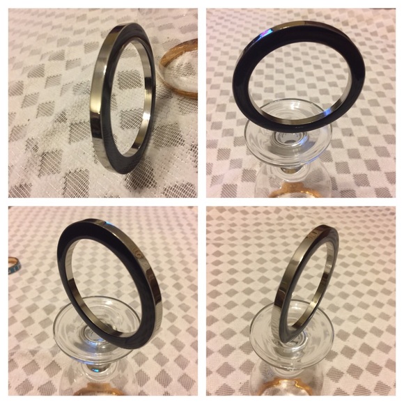 Cute dark blue color Bangle.