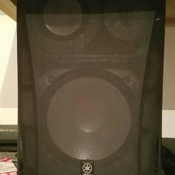 YAMAHA SPEAKERS    (model NS 6490 )   140 watt max - Picture 2 of 4