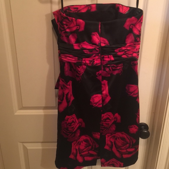 Dress - Picture 3 of 4