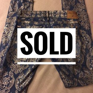 SOLDHollister Patterned skinny Jeans SZ 24 SOLD