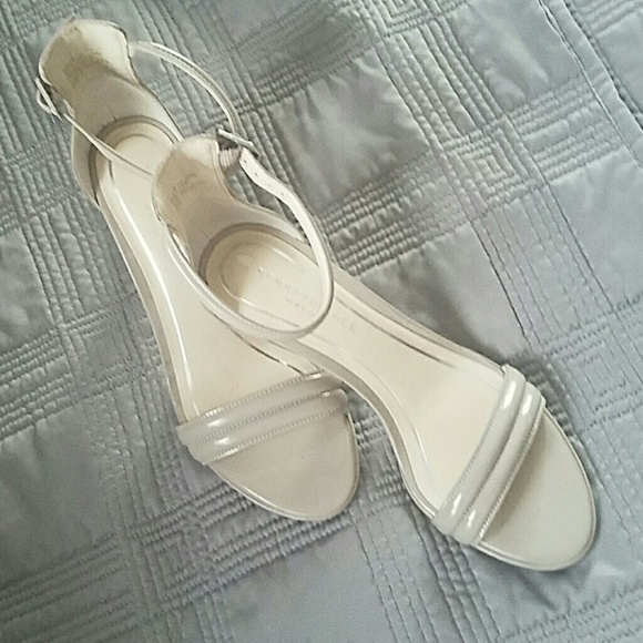 **NWOT**Kenneth Cole New York Brooke Heels - Picture 1 of 4