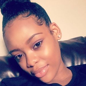 Meet your Posher, Siara