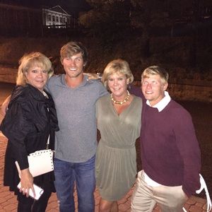 Meet your Posher, Yanet