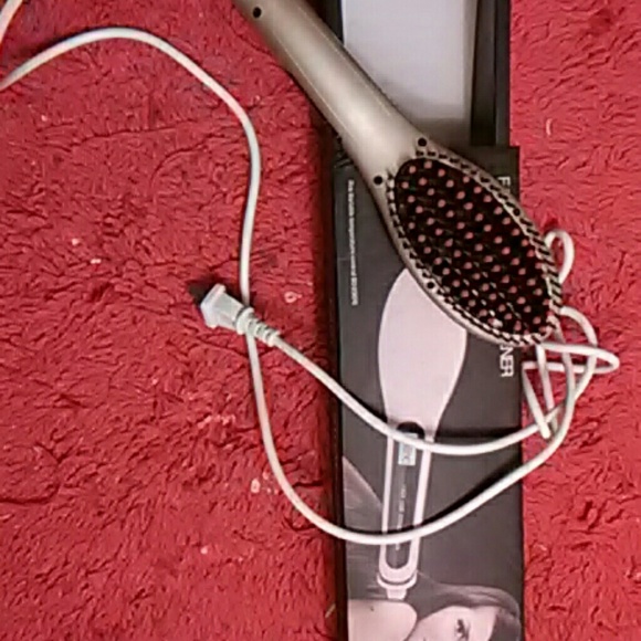 Hair straighting brush